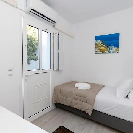Ostrich Apartman Fíra