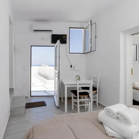 Ostrich Apartman Fíra
